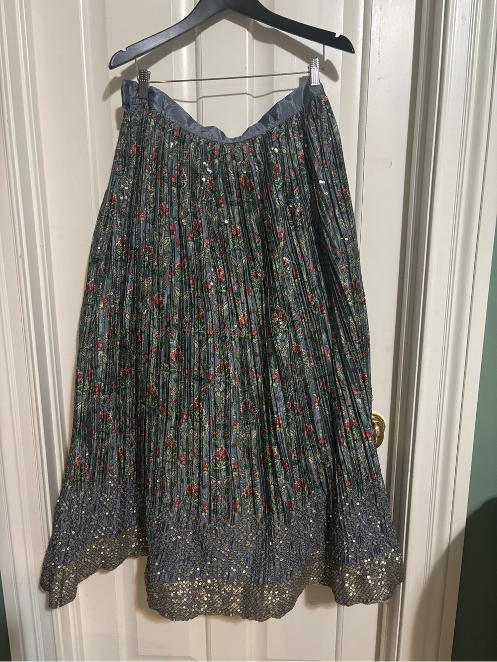 Silver color Gray Floral Sequined Lehenga Skirt, Choli & Dupetta . - Picture 10 of 14